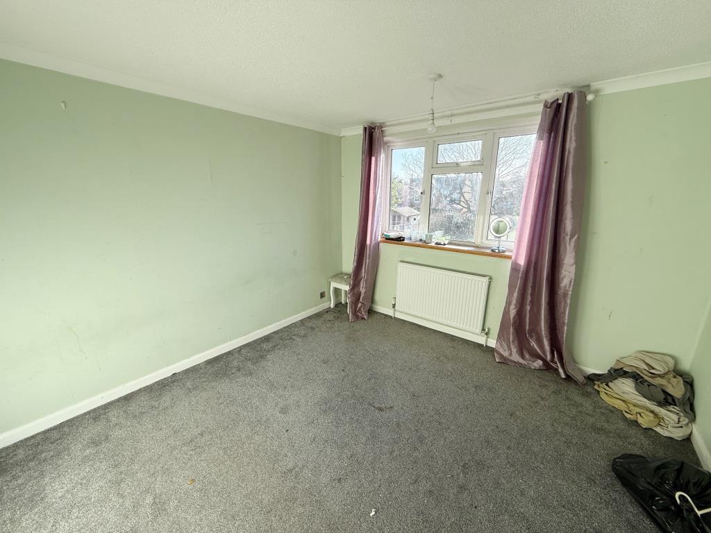 Lot: 40 - DETACHED HOUSE FOR IMPROVEMENT AND REPAIR - Bedroom 2 with Double Glazed Window to rear and radiator